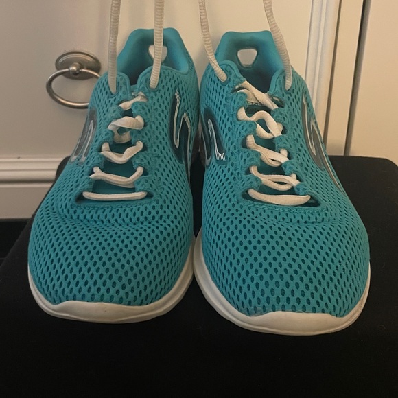 Skechers Teal Sneakers with White Details - Picture 3 of 10